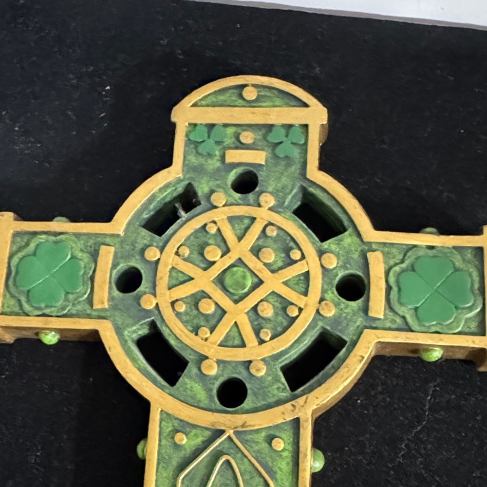 Celtic Cross Wall Decor in Green and Gold - Picture 5 of 7